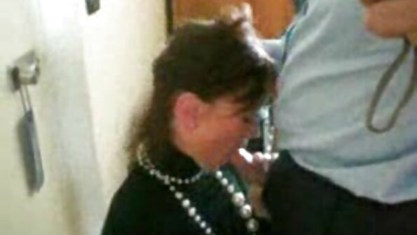 Dark-hair clip dit nhau nhat ban floozy Gina Valentina chị may mắn người trên những ghế sofa