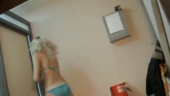Britney Amber clip sex bo chong nang dau nhat ban hút một cứng vòi nước trong khi cưỡi khác một